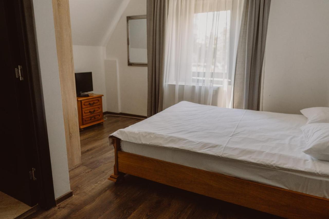 Vila Alsace Podu' Cu Lanturi Bacău Eksteriør billede