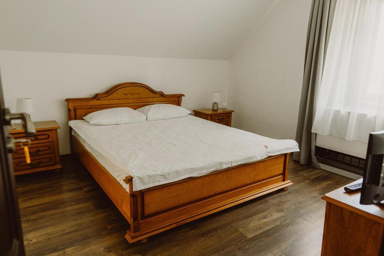 Vila Alsace Podu' Cu Lanturi Bacău Eksteriør billede